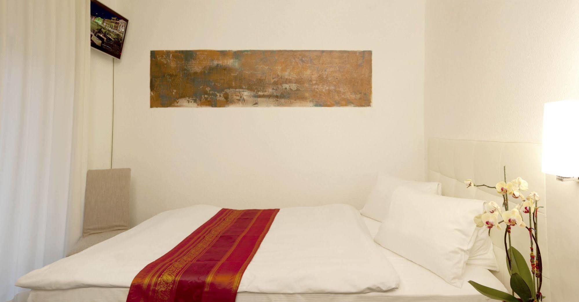 Hotel America โลการ์โน ภายนอก รูปภาพ